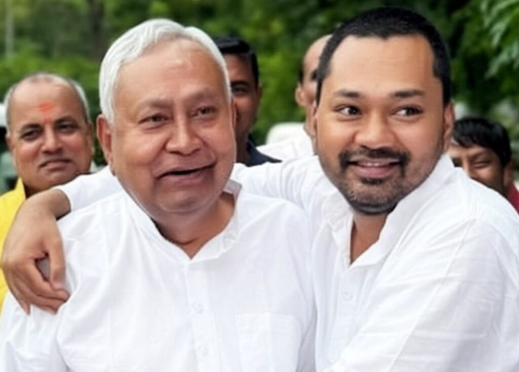 पूर्व IPS अमिताभ दास का बड़ा बयान: क्या बेटे निशांत कुमार को बचाने के लिए राज्यसभा गए नीतीश कुमार? वायरल वीडियो से मचा सियासी तूफान - TVB News